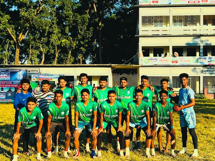 সবুজ জার্সিতে সিনিয়র দল