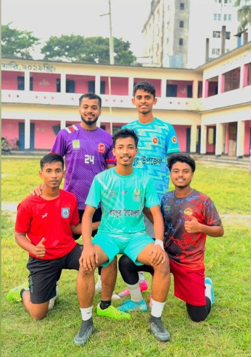 একাডেমির তরুণ গোলকিপার ও খেলোয়াড়